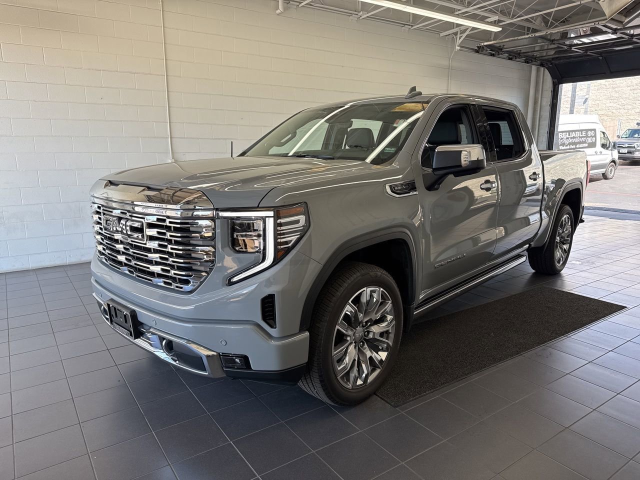 Used 2024 GMC Sierra 1500 Denali w/ Denali Reserve Package image 4