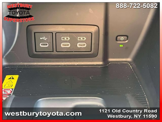 Certified 2024 Toyota Venza XLE AWD/4WD image 35