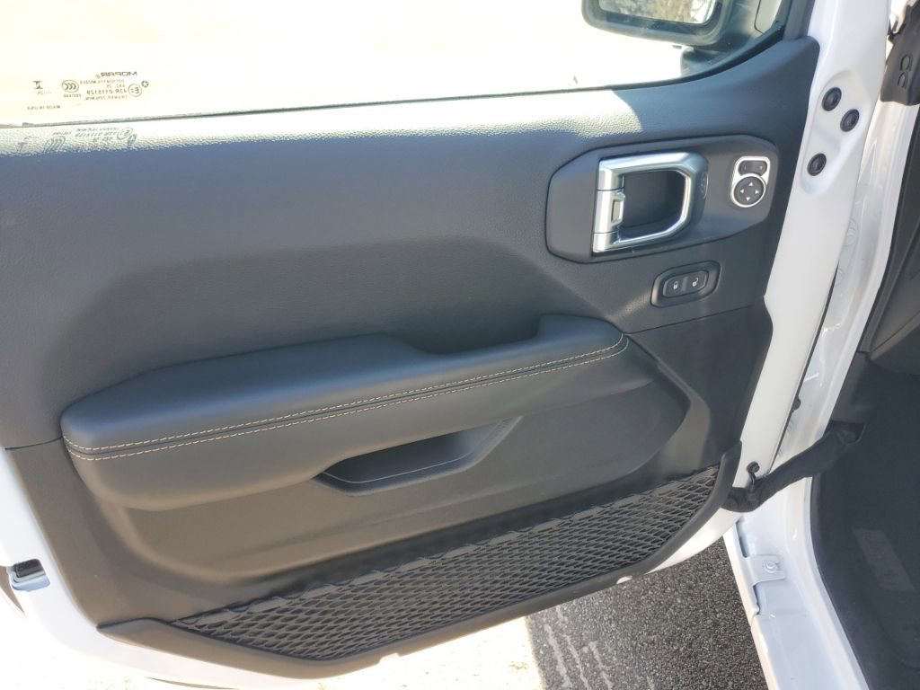 Used 2025 Jeep Wrangler Unlimited Sahara w/ Safety Group image 8