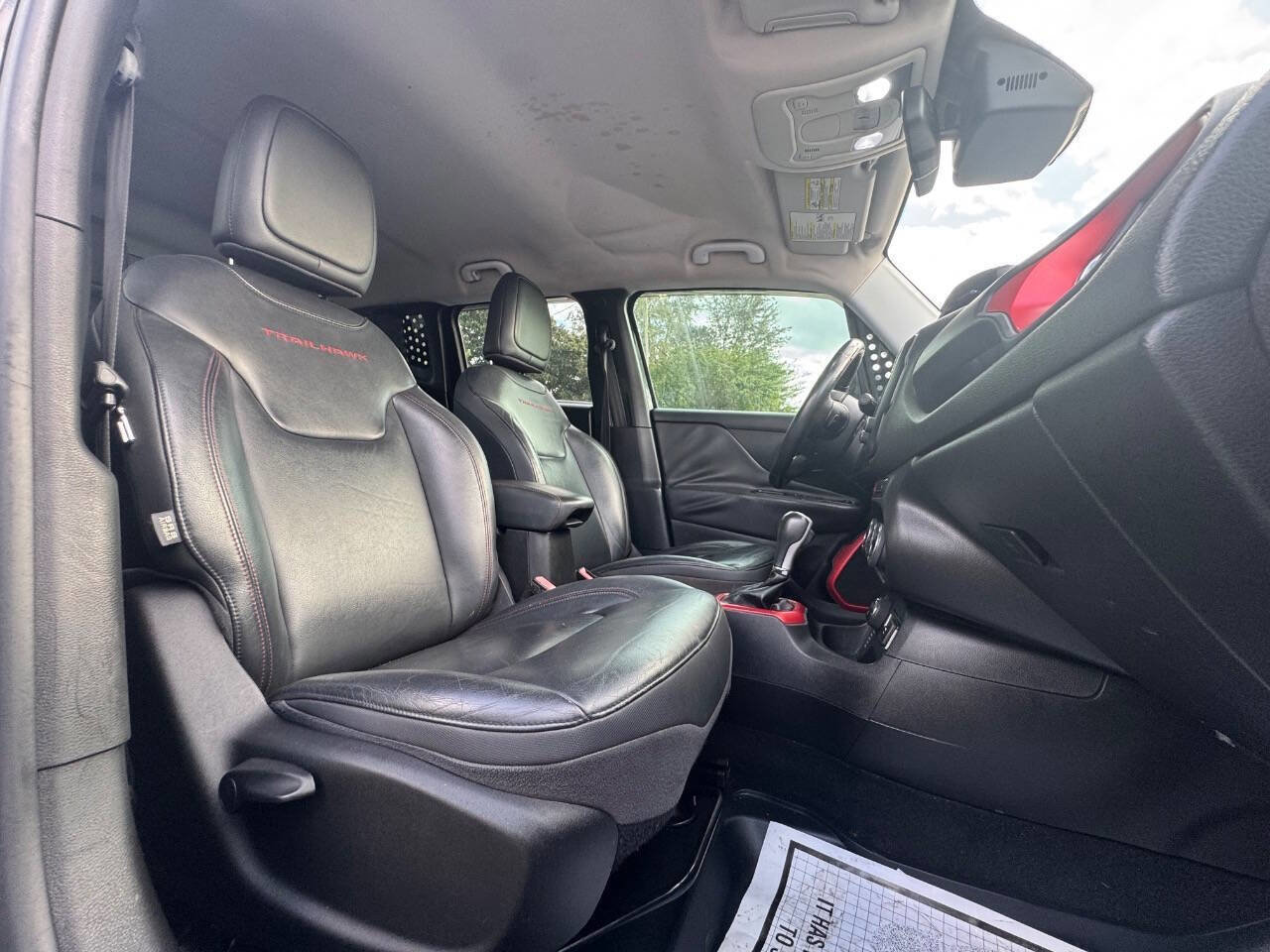 Used 2016 Jeep Renegade Trailhawk w/ Premium Trailhawk Package AWD/4WD image 25