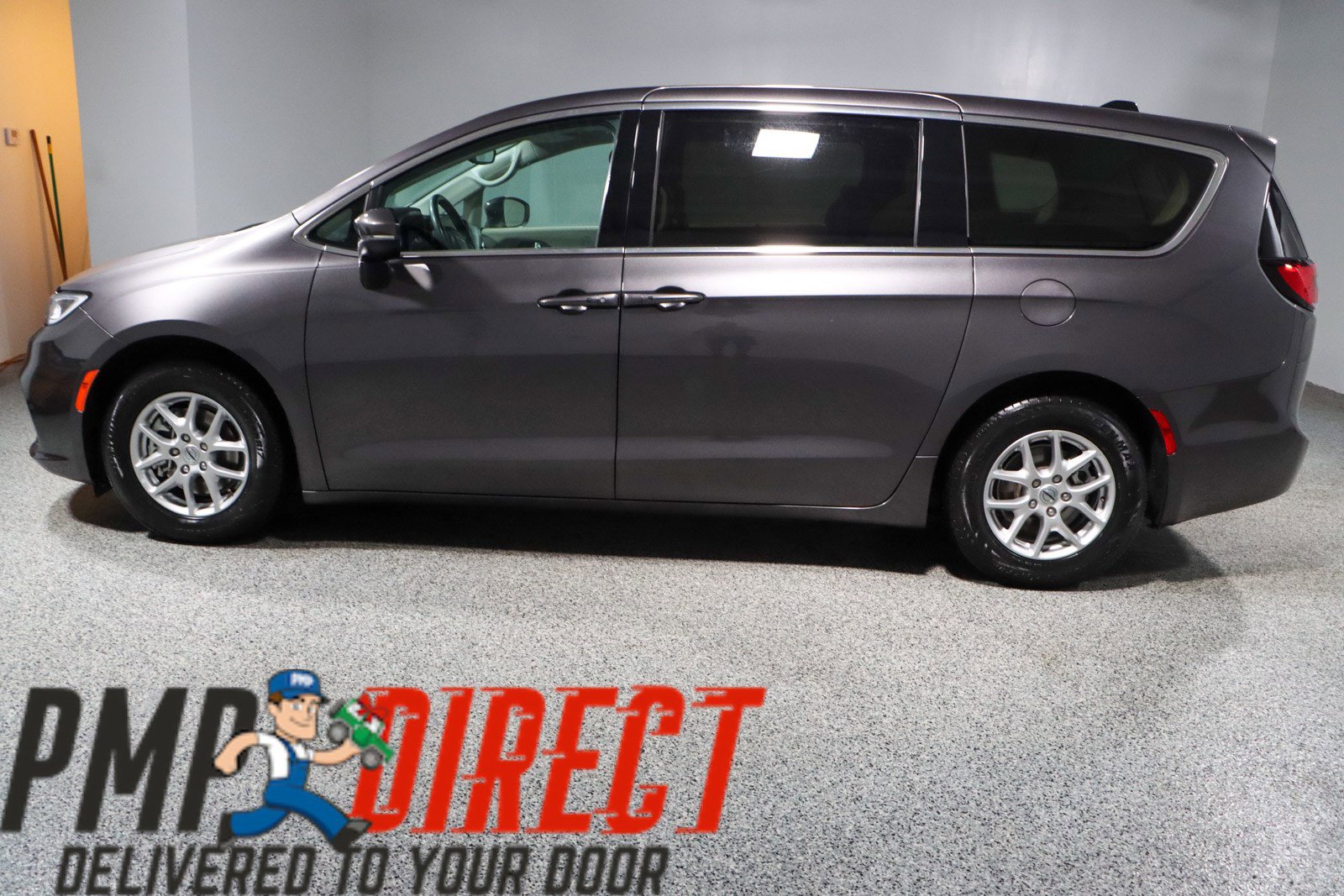 Used 2023 Chrysler Pacifica Touring-L image 10