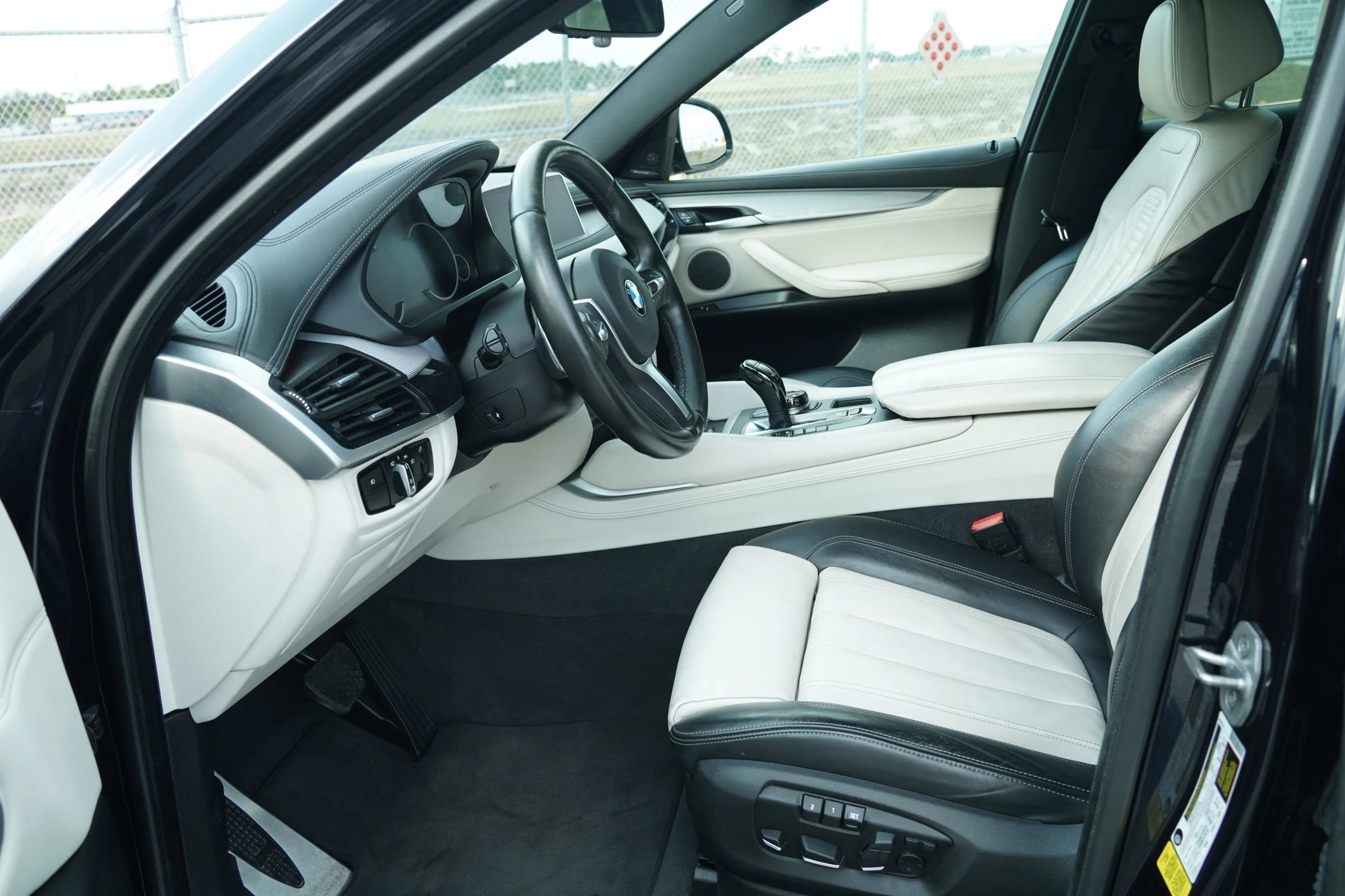 Used 2018 BMW X6 sDrive35i RWD image 17