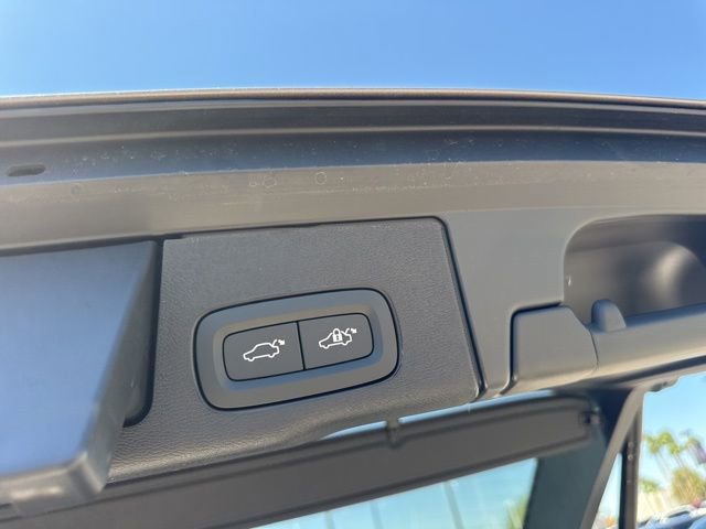 New 2026 Volvo XC60 B5 Plus w/ Climate Package image 7