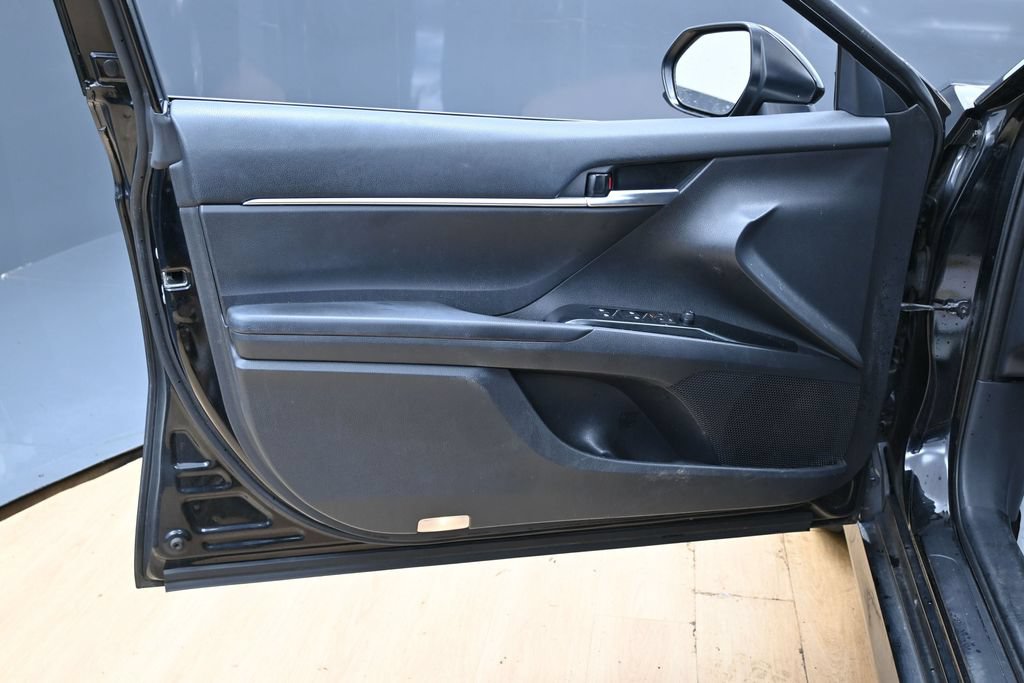 Used 2018 Toyota Camry LE FWD image 34