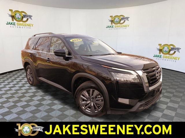 Used 2025 Nissan Pathfinder SV image 1