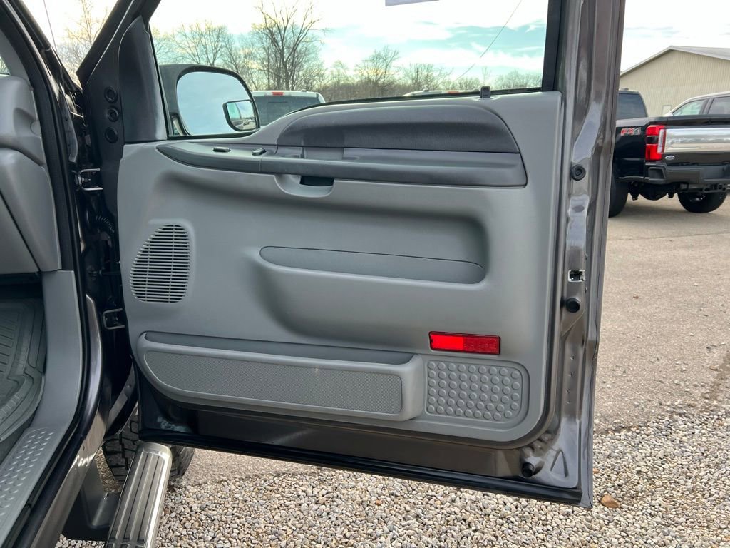 Used 2004 Ford F350 XLT image 16