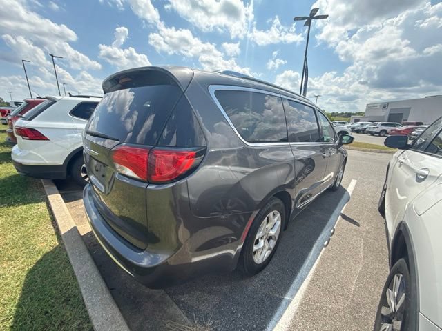 Used 2018 Chrysler Pacifica Touring-L Plus w/ Tire & Wheel Group FWD image 11