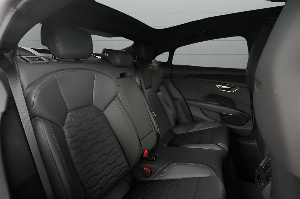 Used 2024 Audi RS e-tron GT image 33