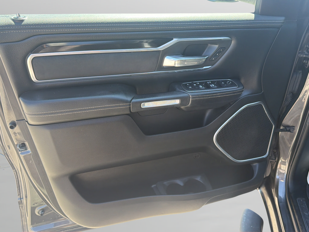 Used 2019 RAM 1500 Laramie w/ Sport Appearance Package AWD/4WD image 17