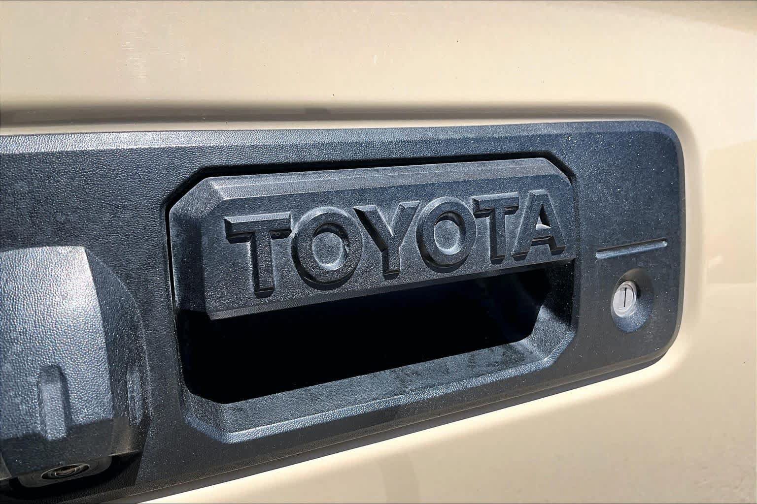 Used 2020 Toyota Tacoma TRD Sport w/ Technology Package AWD/4WD image 29