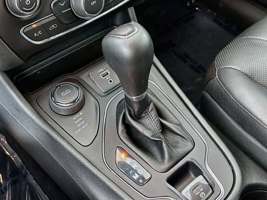 Certified 2021 Jeep Cherokee Latitude Lux AWD/4WD image 25