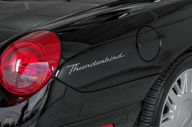 Used 2002 Ford Thunderbird image 39