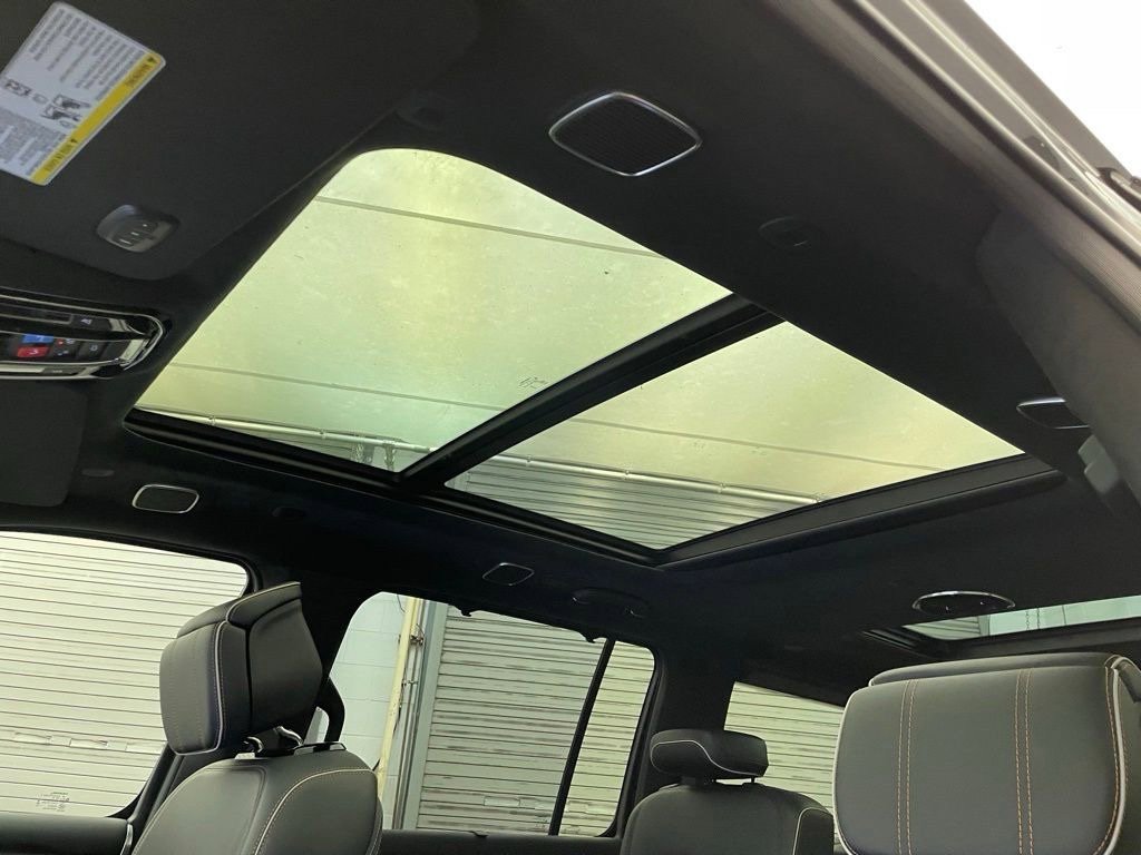 New 2026 Jeep Grand Wagoneer Summit AWD/4WD image 22
