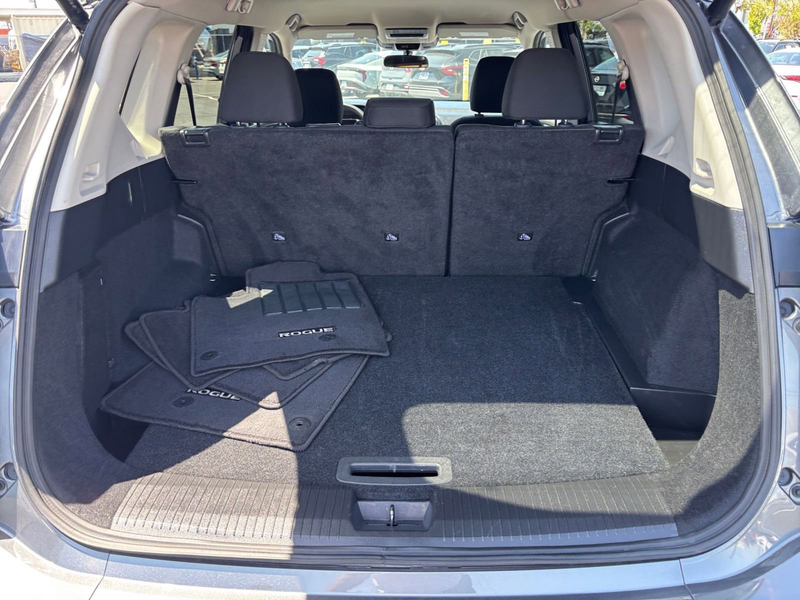 Used 2025 Nissan Rogue SV FWD image 32
