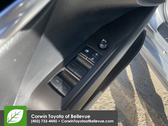 Used 2023 Toyota Camry SE image 11