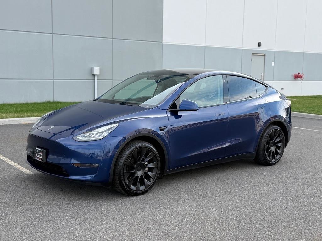 Used 2022 Tesla Model Y Long Range image 11
