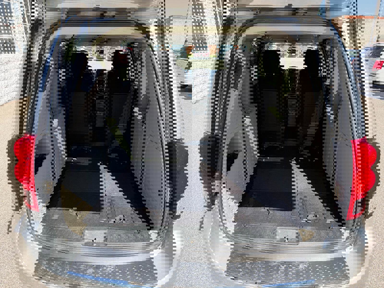 Used 2011 Dodge Grand Caravan Mainstreet w/ PWR Convenience Group FWD image 13