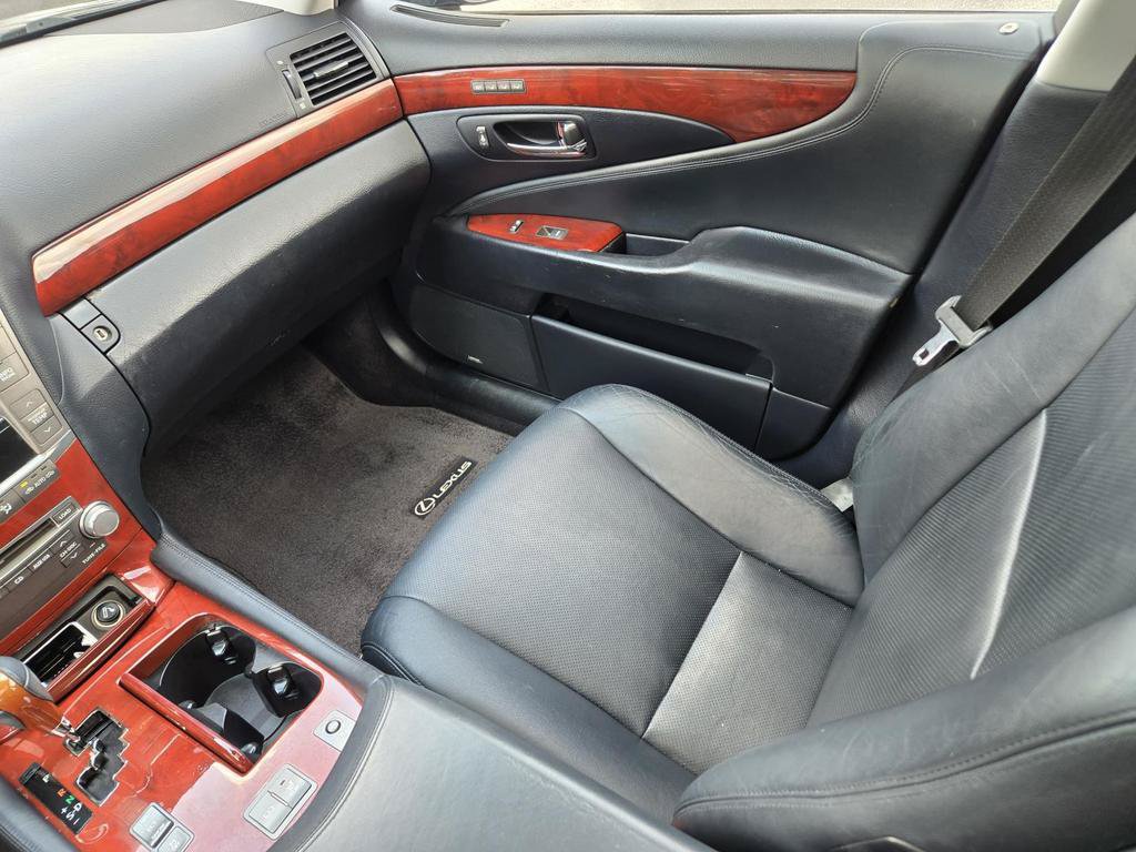 Used 2011 Lexus LS 460 w/ Comfort Pkg RWD image 19