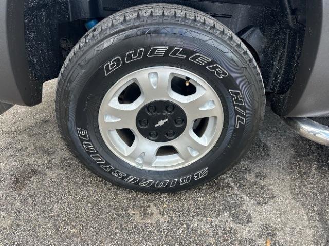 Used 2005 Chevrolet Avalanche Z71 w/ Sun And Sound Package image 13