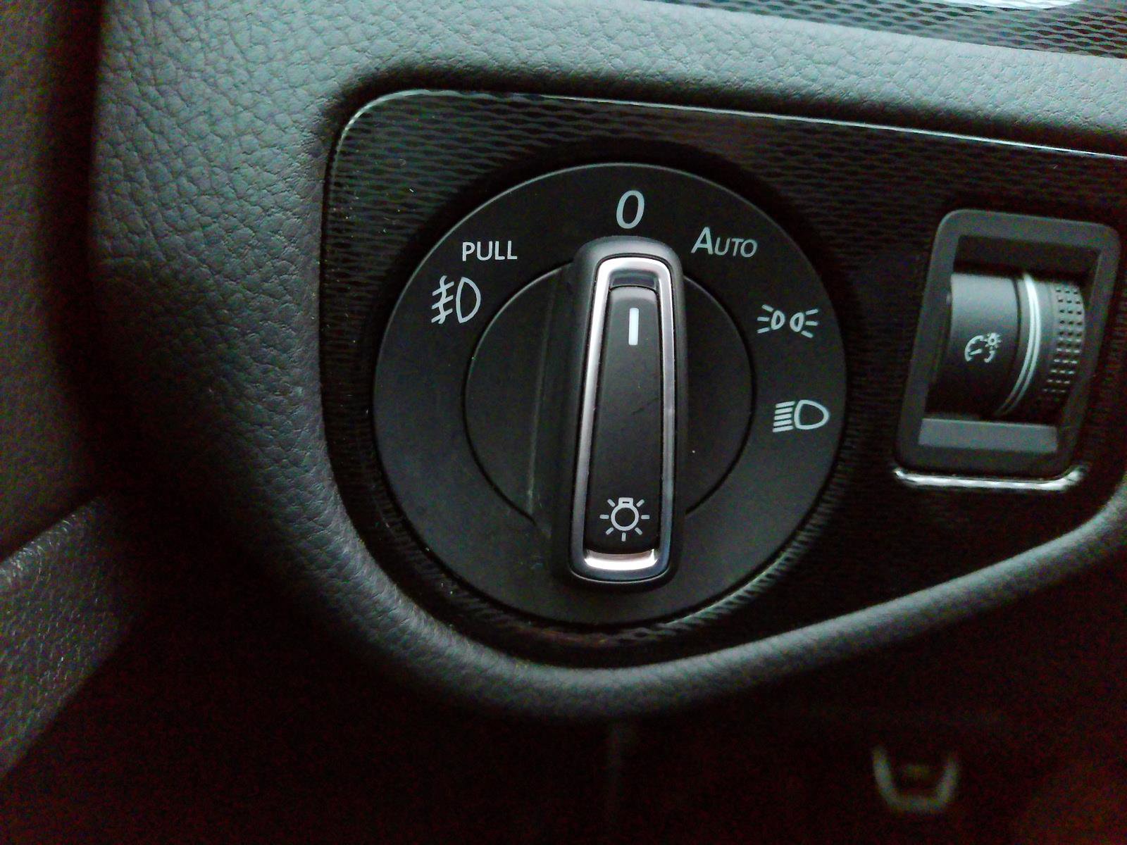 Used 2017 Volkswagen GTI SE image 23