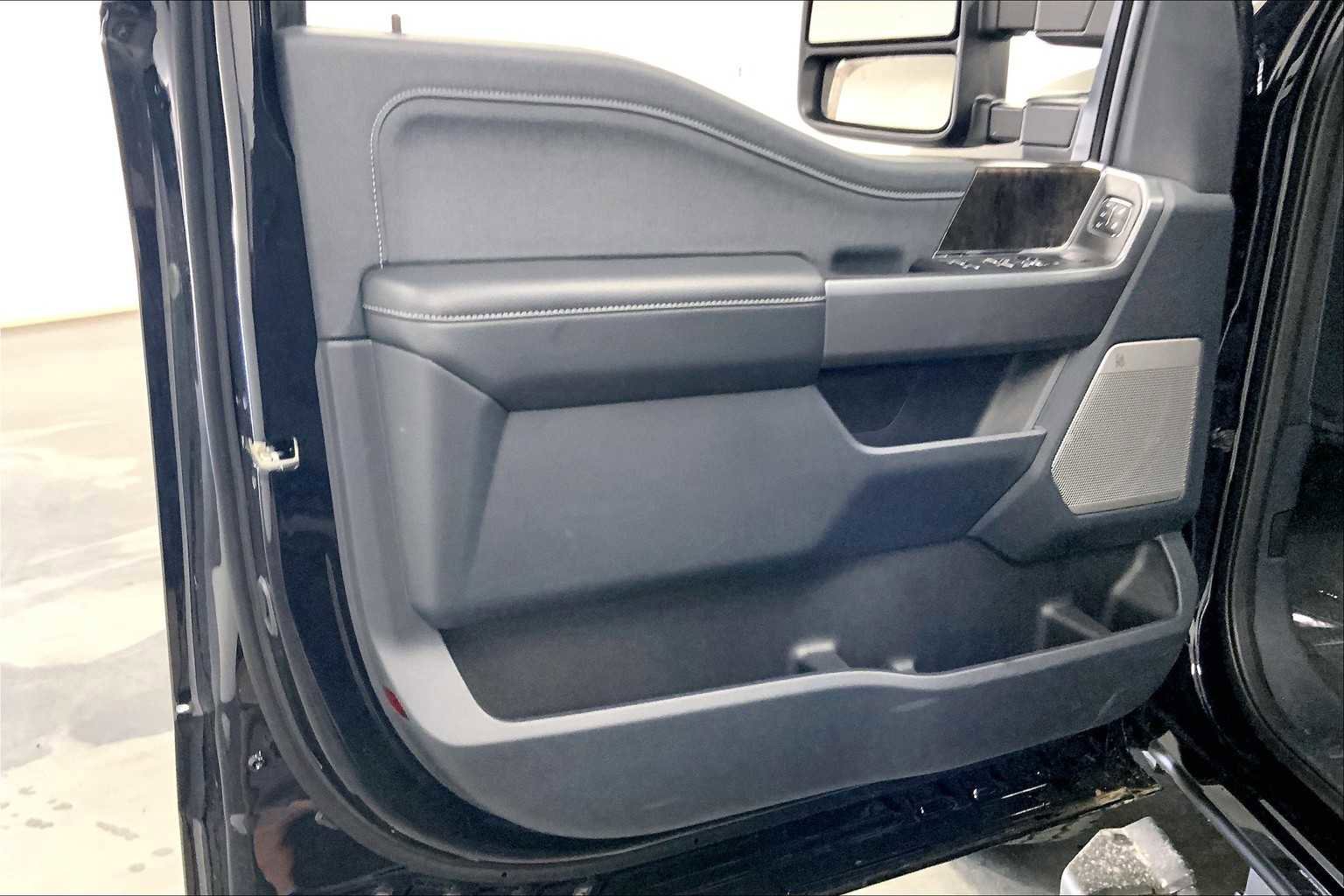 New 2025 Ford F250 Lariat w/ Lariat Ultimate Package image 10