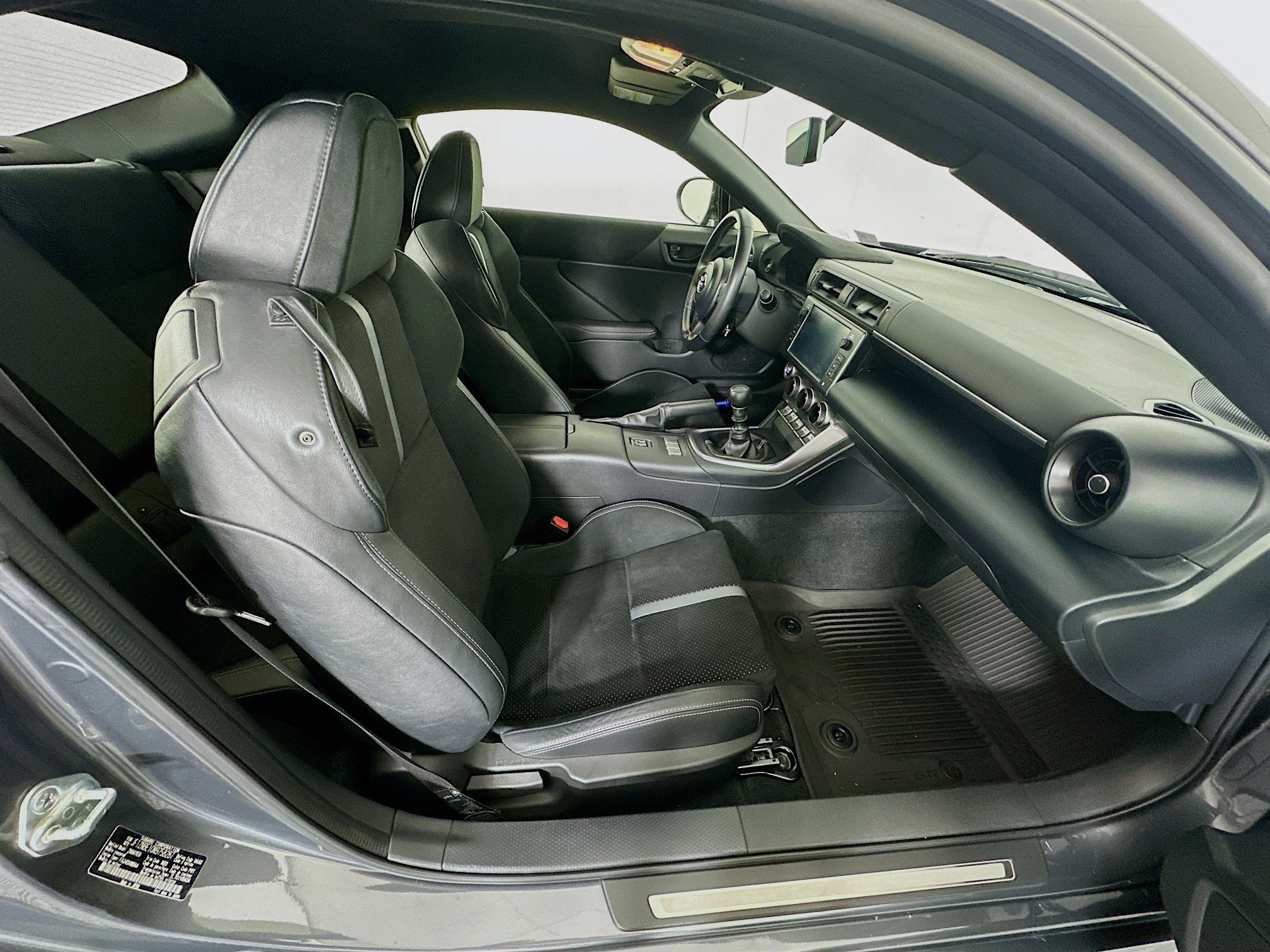 Used 2022 Toyota GR86 Premium w/ ALL Weather Mat Package (TMS) image 27