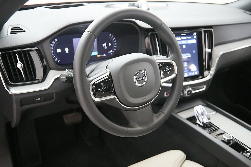 Certified 2024 Volvo V60 B5 Cross Country Ultimate AWD/4WD image 15