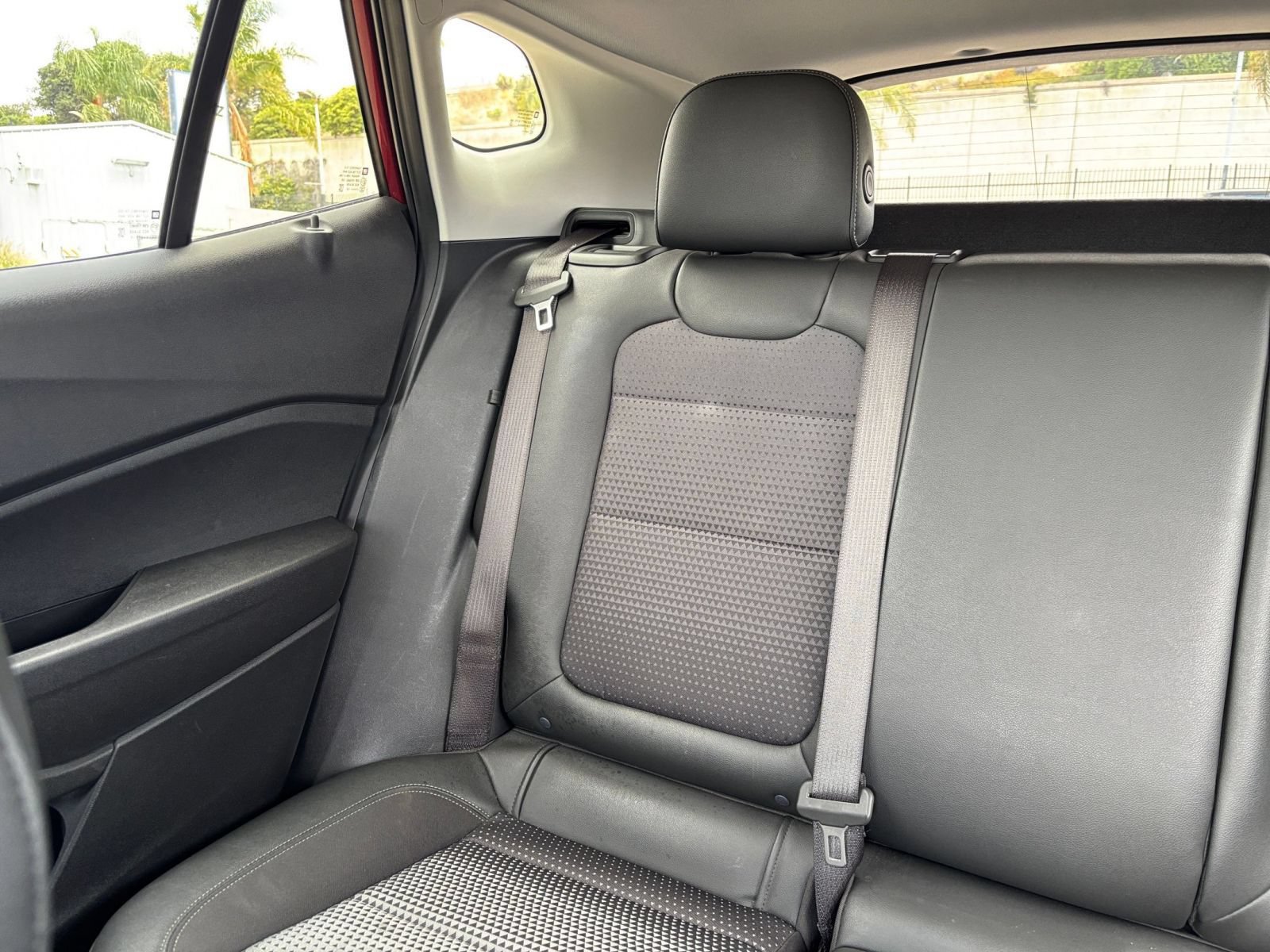 Used 2025 Chevrolet Trax LT w/ LT Convenience Package FWD image 37