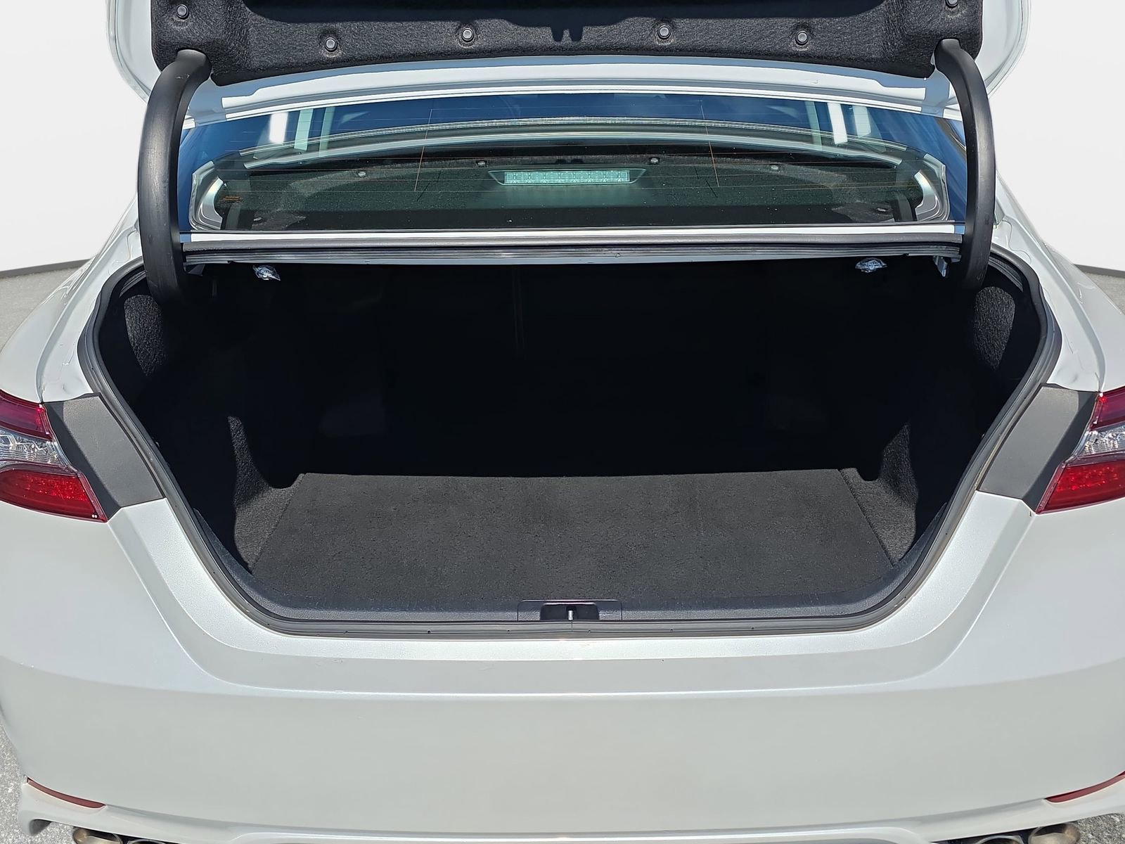 Used 2023 Toyota Camry XSE image 12