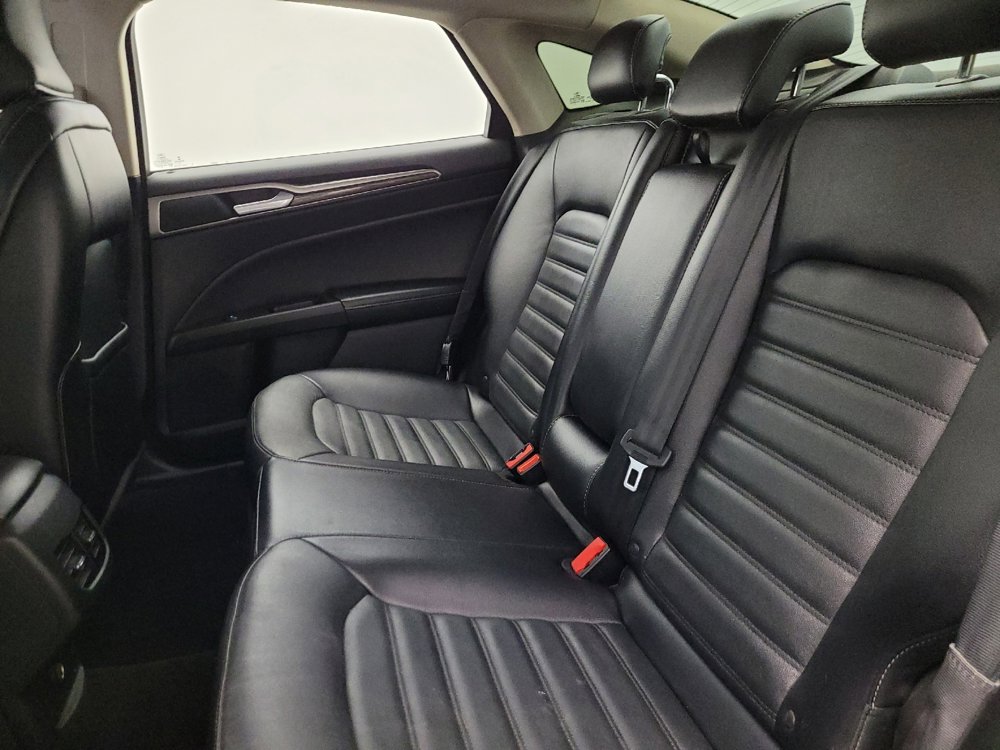 Used 2017 Ford Fusion SE w/ Fusion SE Technology Package image 18