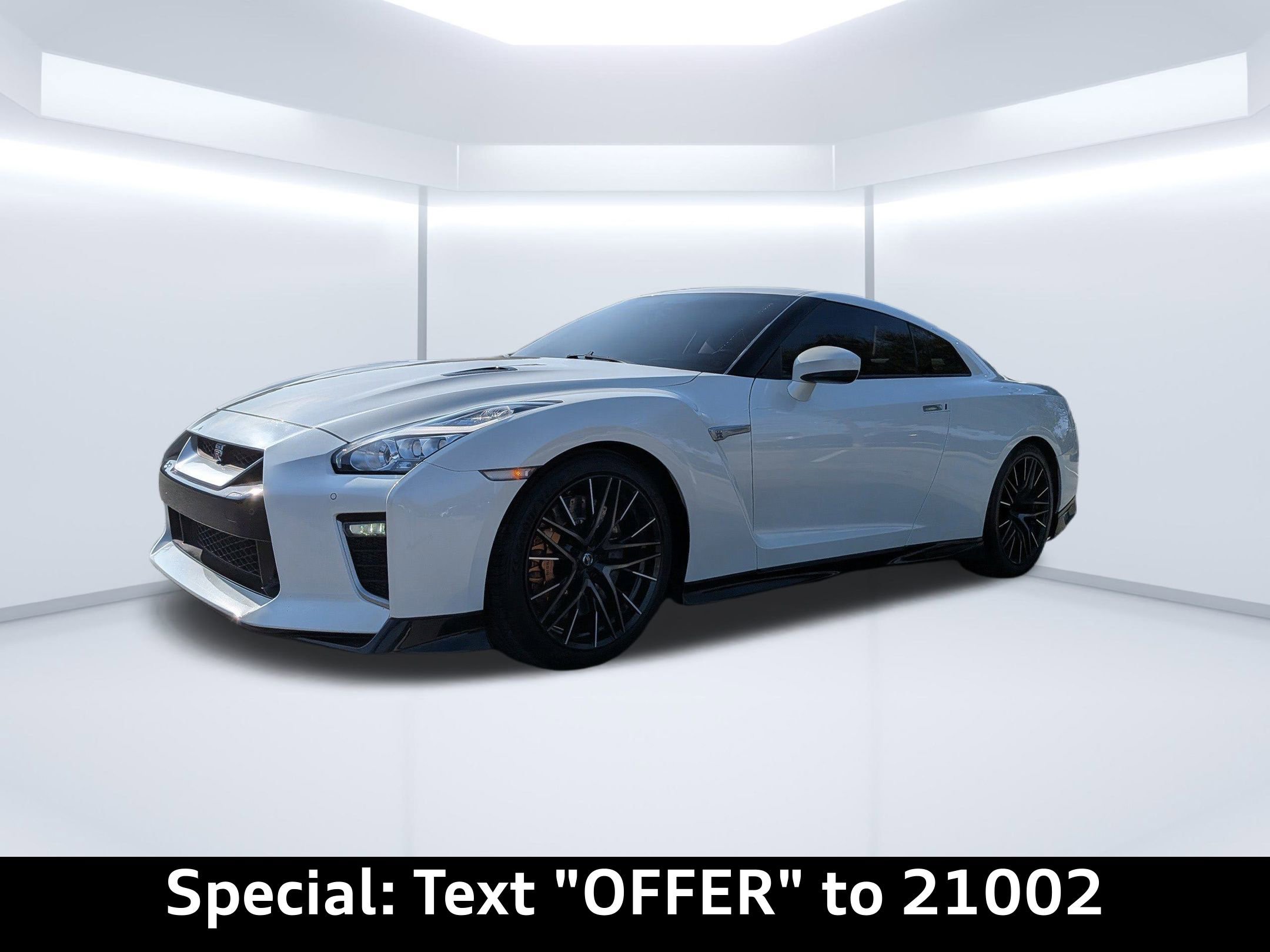 Used 2021 Nissan GT-R Premium image 8