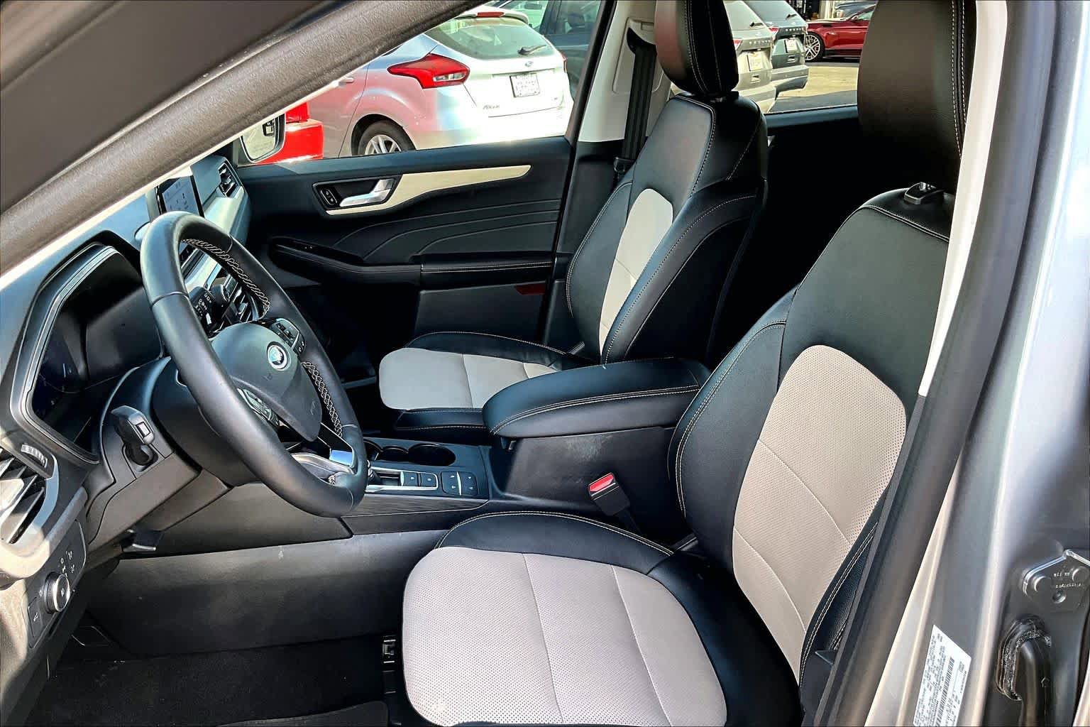 Certified 2022 Ford Escape Titanium w/ Titanium Elite Package AWD/4WD image 8