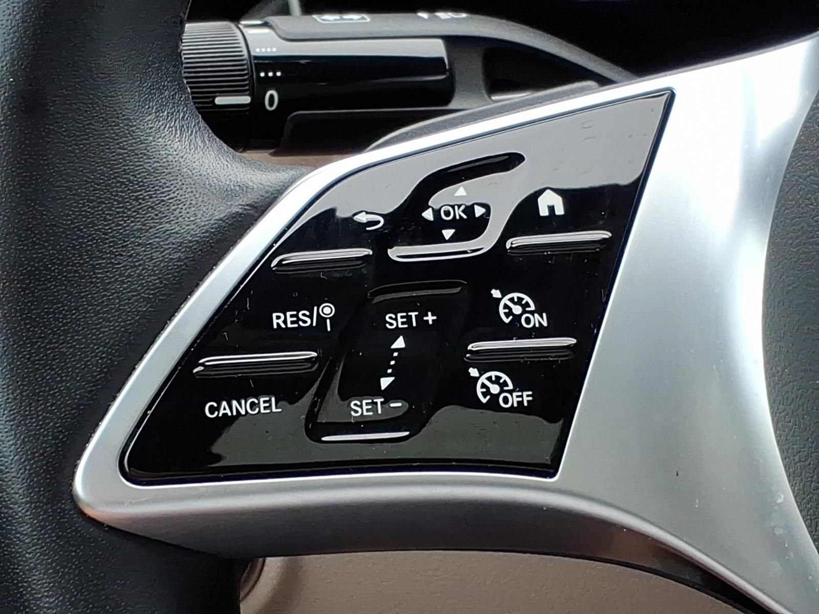 Used 2025 Mercedes-Benz C 300 4MATIC Sedan image 23