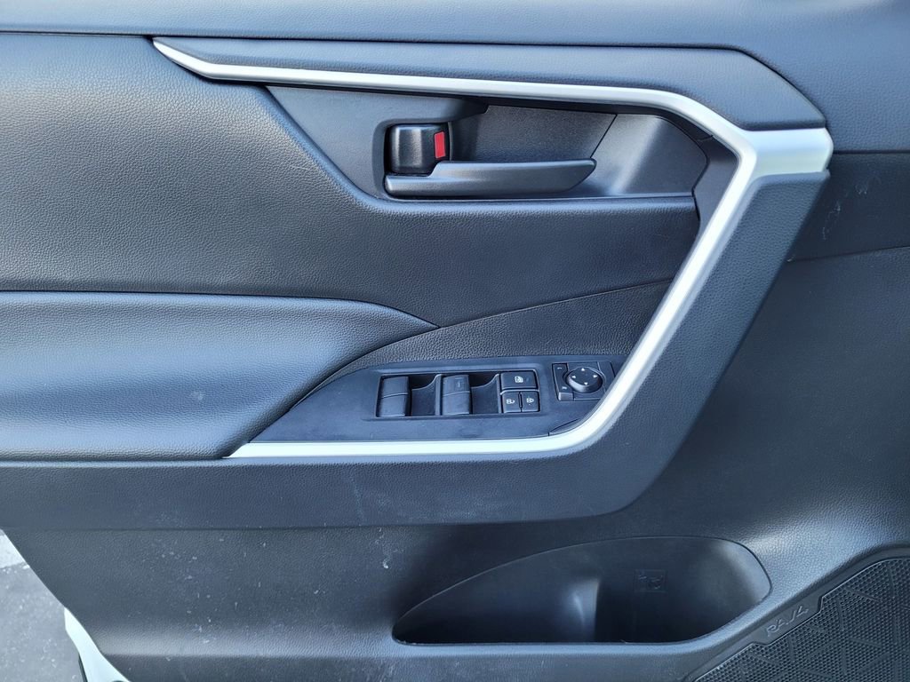 Used 2025 Toyota RAV4 LE image 23
