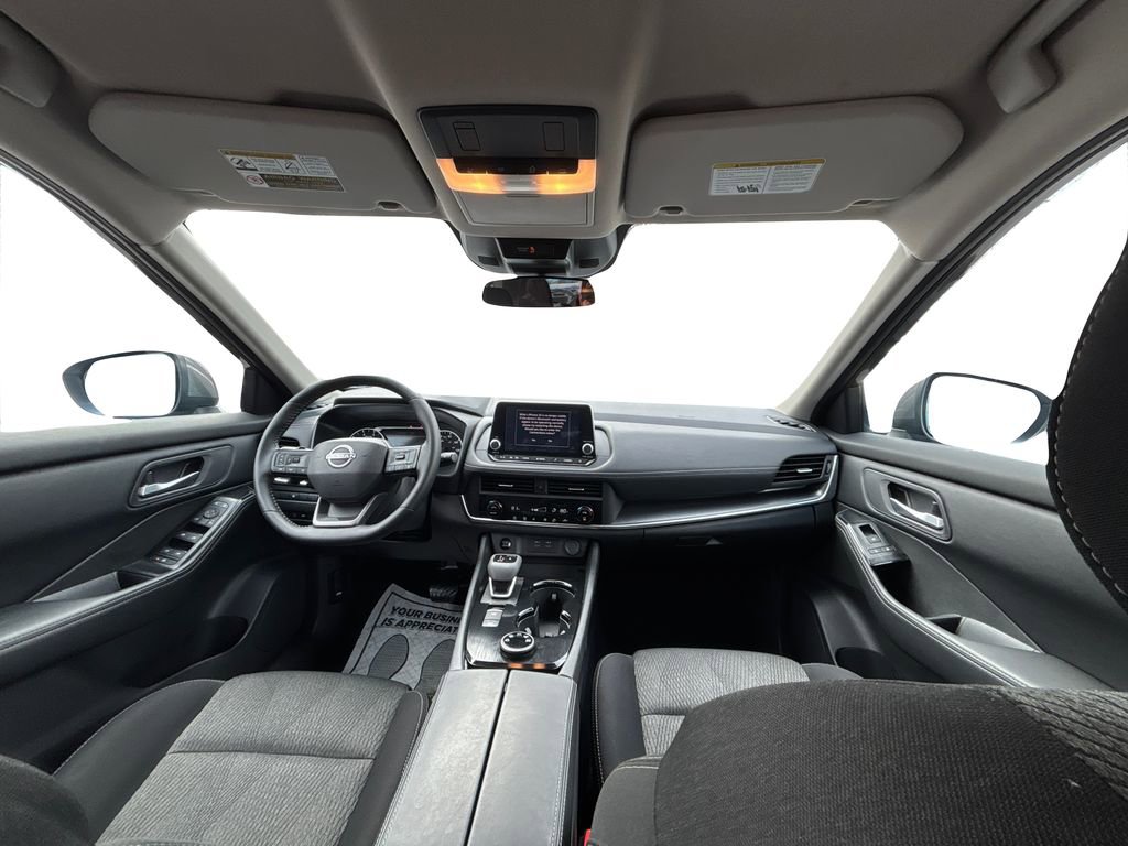 Used 2025 Nissan Rogue SV image 18