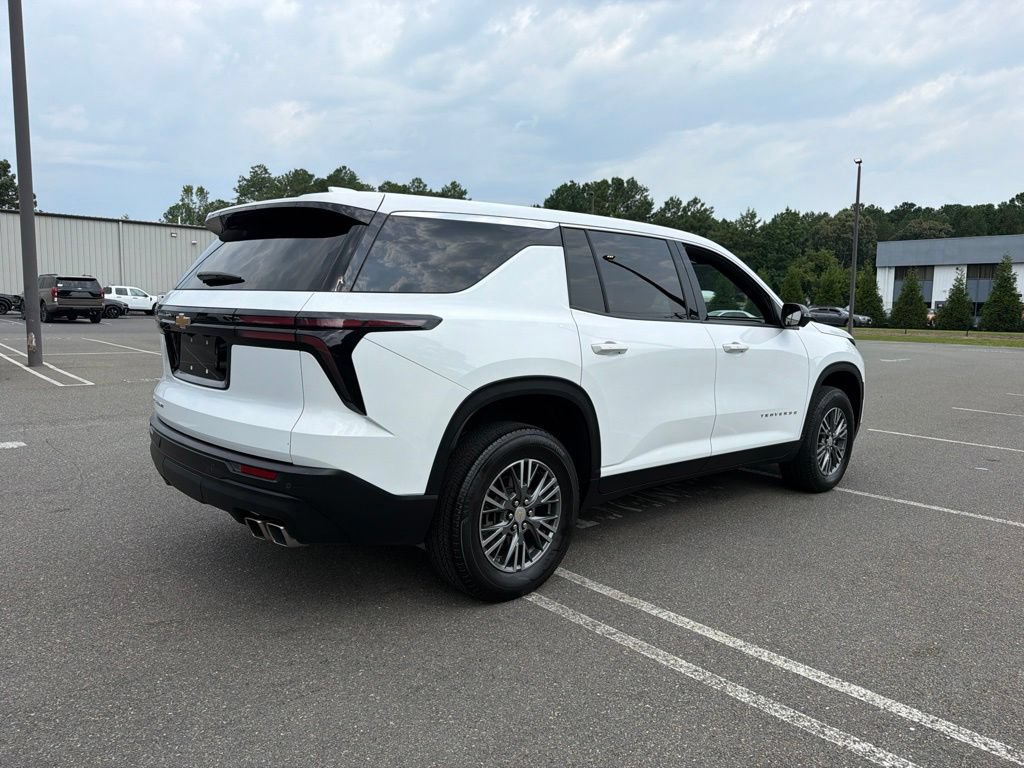 Used 2024 Chevrolet Traverse LS AWD/4WD image 5