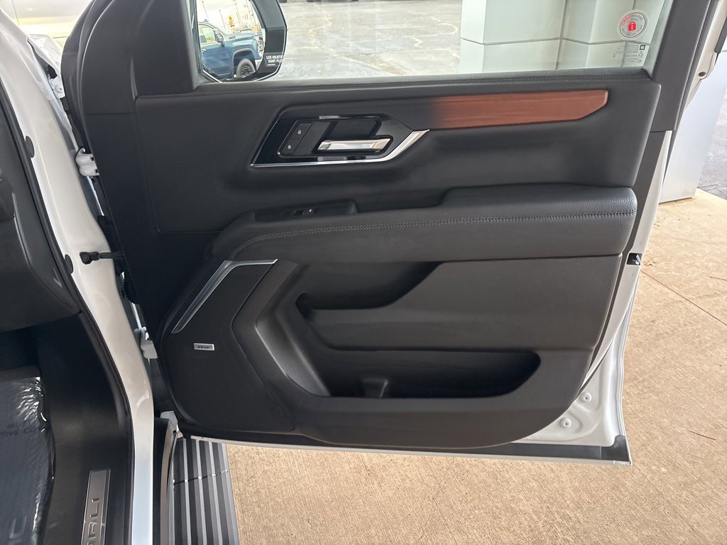 Used 2025 GMC Yukon Denali image 43