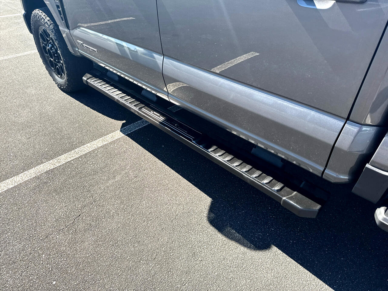 Used 2023 Ford F250 Lariat w/ Black Appearance Package image 22