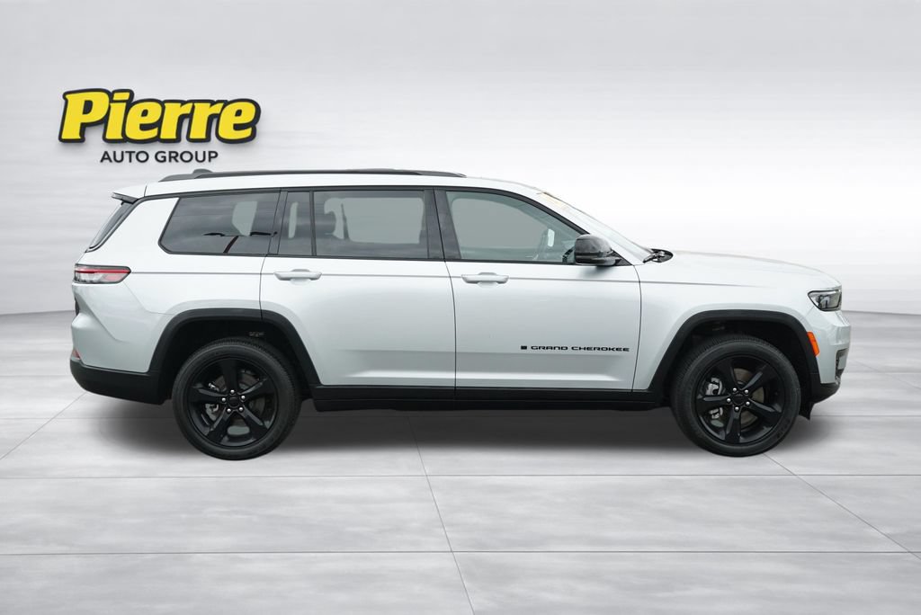 Used 2023 Jeep Grand Cherokee L Laredo AWD/4WD image 3