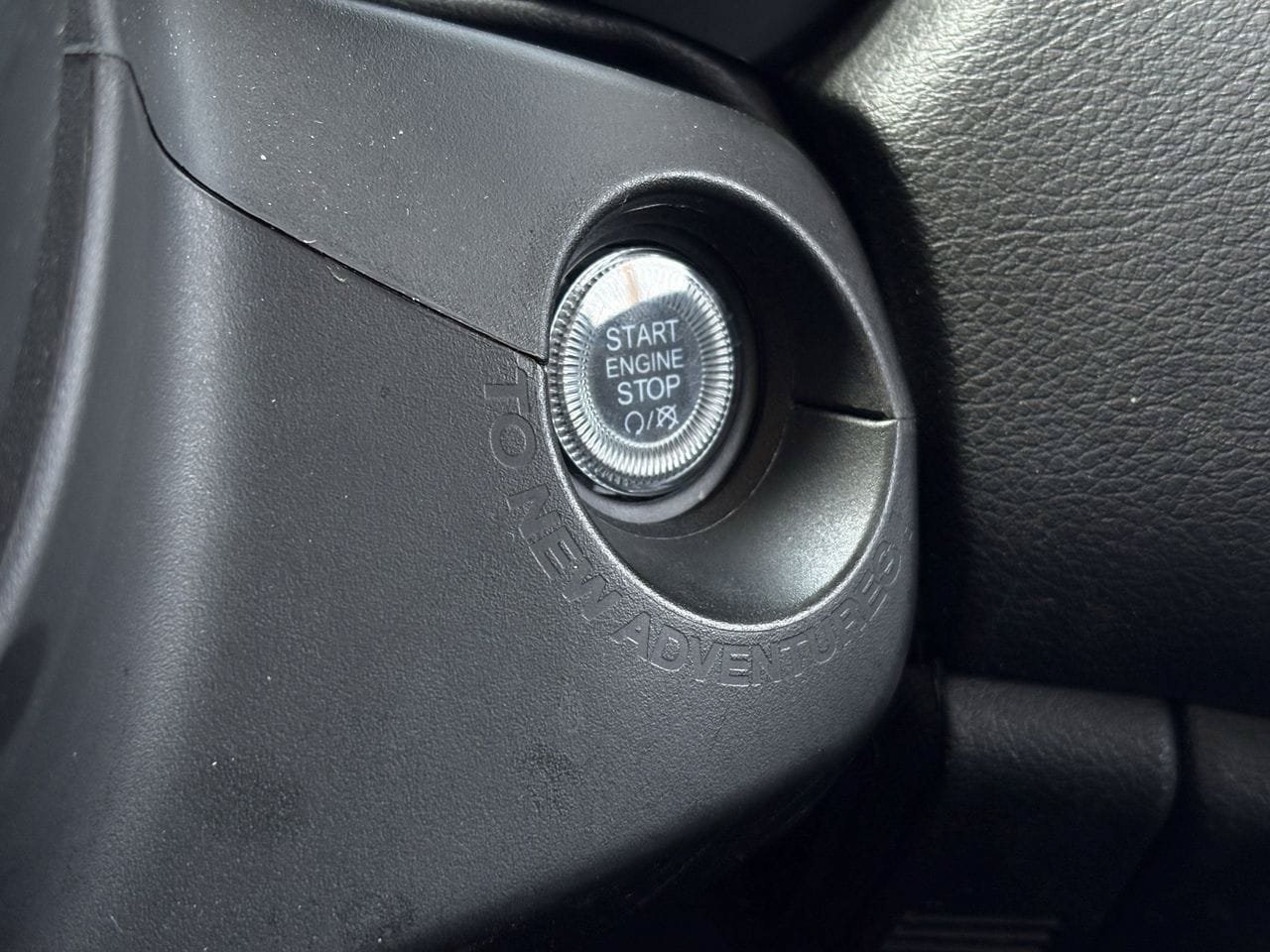 Used 2023 Jeep Renegade Latitude AWD/4WD image 18
