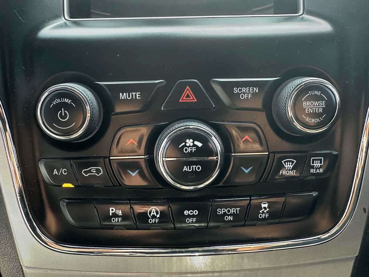Used 2019 Jeep Grand Cherokee Laredo RWD image 20