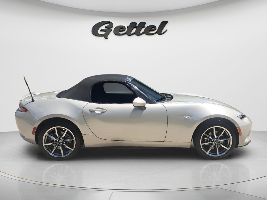 Used 2022 MAZDA MX-5 Miata Grand Touring w/ Weather Package image 3