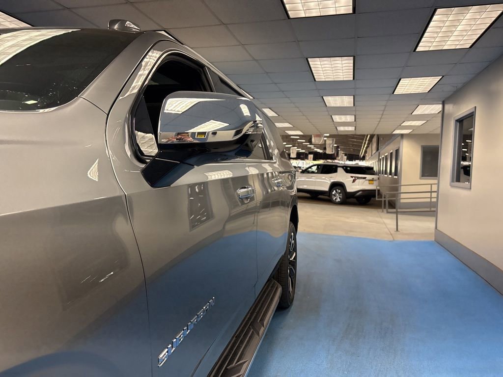 New 2026 Chevrolet Suburban Premier image 19