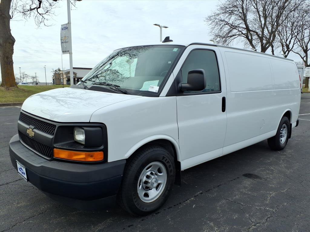 Used 2017 Chevrolet Express 3500 Extended RWD image 3