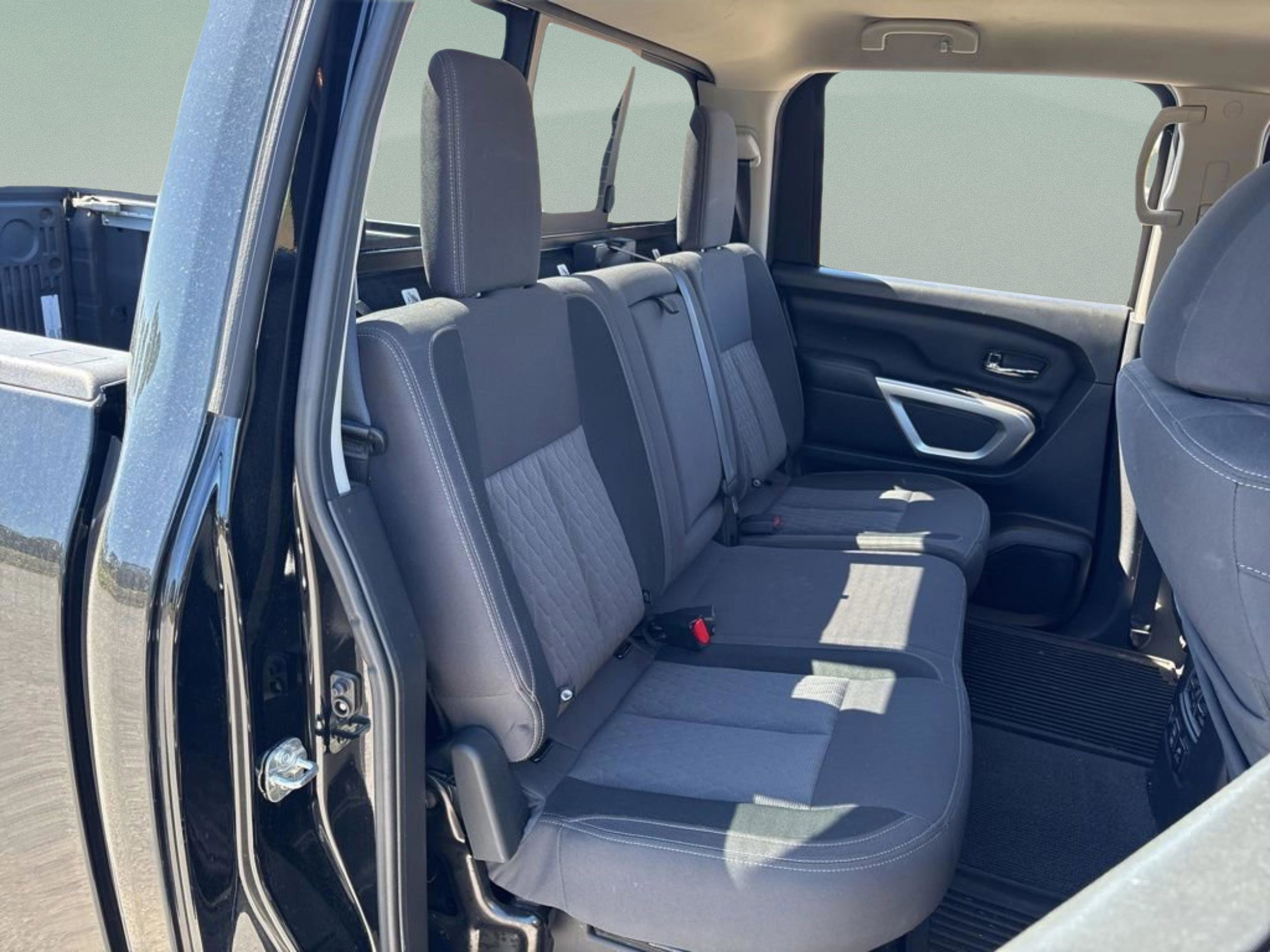 Used 2020 Nissan Titan SV w/ SV Convenience Package image 33