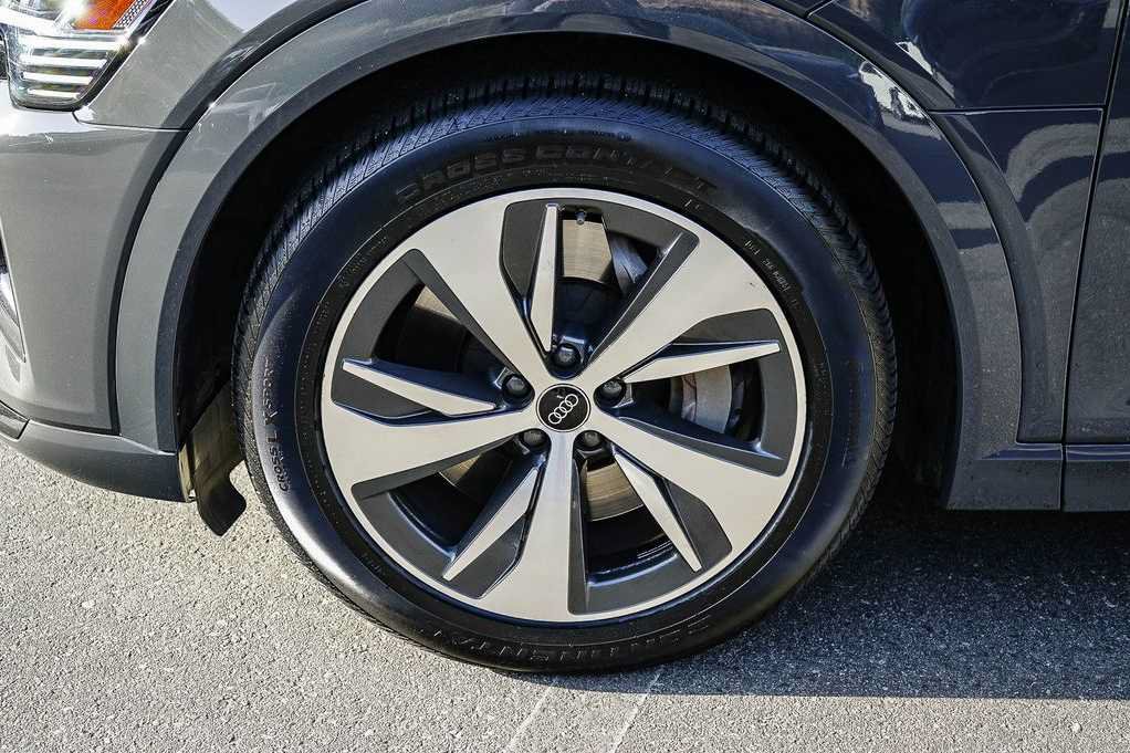 Used 2024 Audi Q8 e-tron Premium AWD/4WD image 9