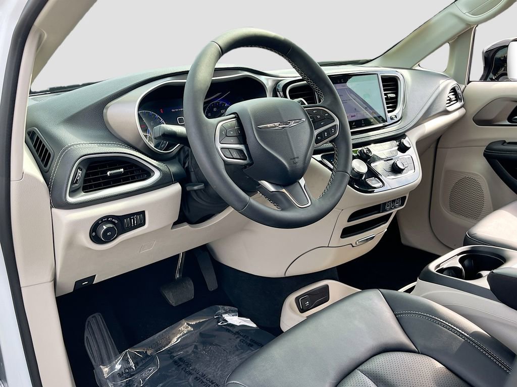 Certified 2024 Chrysler Pacifica Touring-L w/ Road Tripper Package image 9