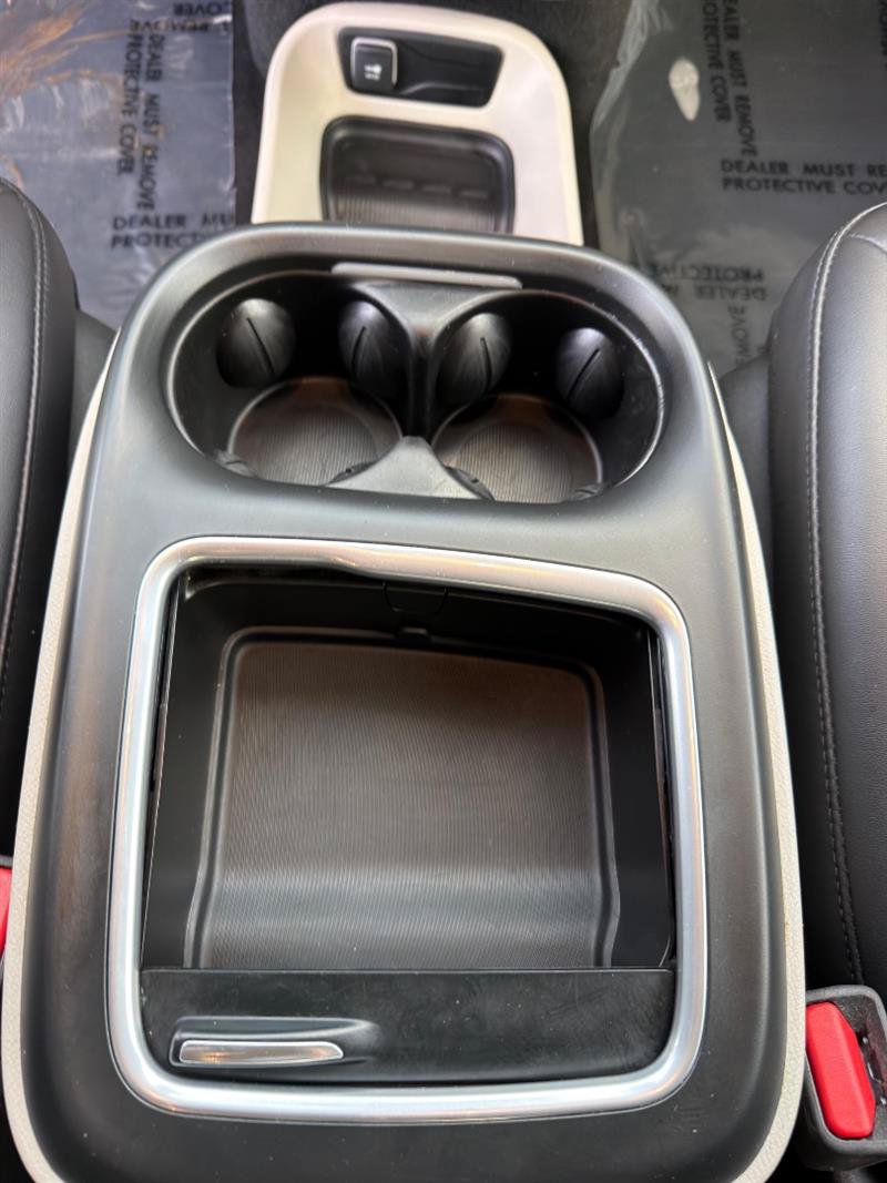 Used 2024 Chrysler Pacifica Touring-L FWD image 15
