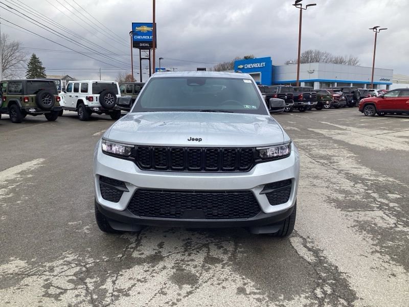 New 2025 Jeep Grand Cherokee Altitude AWD/4WD image 2