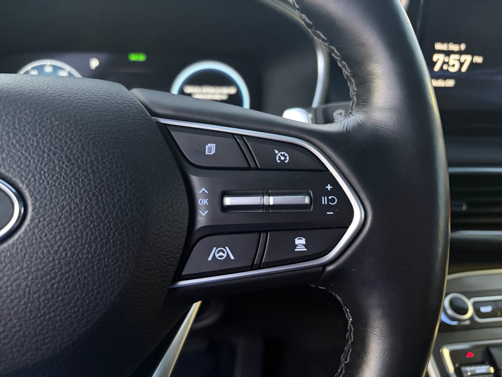 Used 2023 Hyundai Santa Fe Limited AWD/4WD image 15